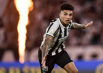 Botafogo toma decisão sobre proposta milionária por Igor Jesus; entenda