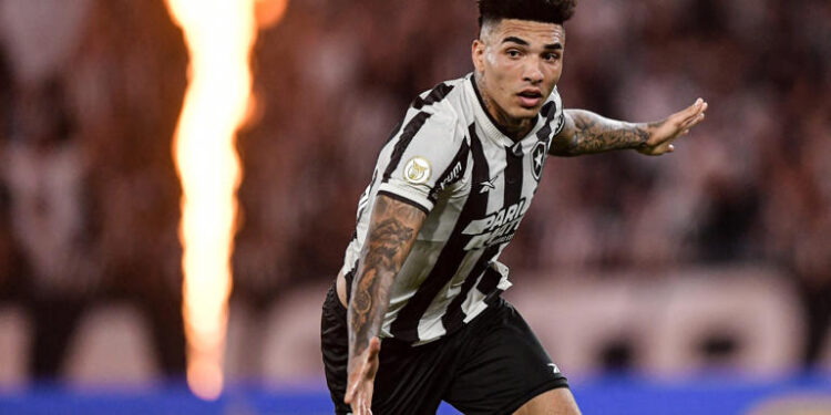 Botafogo toma decisão sobre proposta milionária por Igor Jesus; entenda