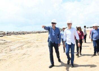 Prefeito Edvaldo vistoria obras de infraestrutura na zona Sul de Aracaju