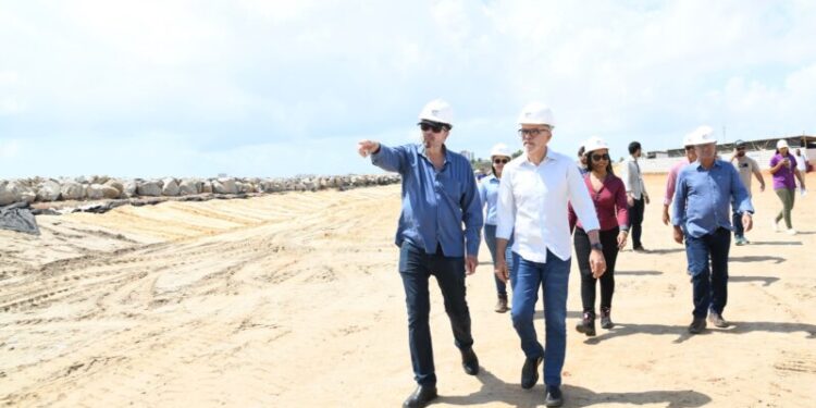 Prefeito Edvaldo vistoria obras de infraestrutura na zona Sul de Aracaju