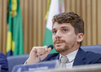 Breno Garibalde realiza audiência pública sobre a viabilidade de carros elétricos em condomínios