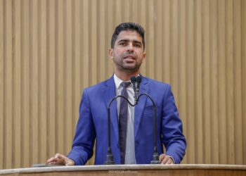 Vereador Pastor Diego questiona instalação de câmeras nos uniformes da GMA