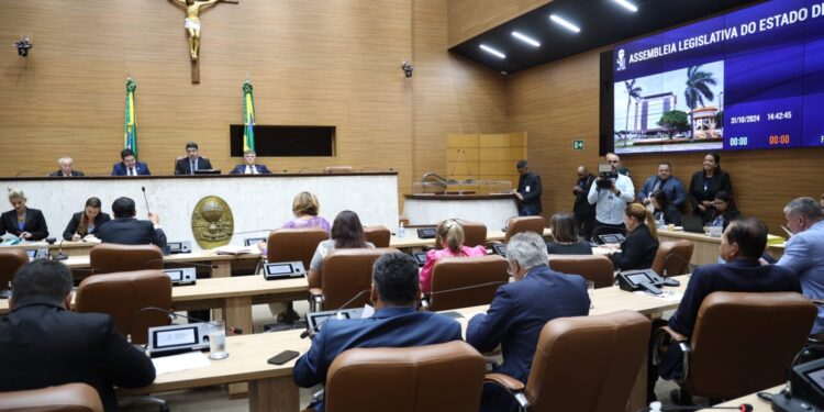 PL que prevê orçamento do Estado para 2025 é aprovado em 1° discussão