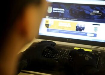 Polícia Civil faz alerta para cuidados com links falsos que viabilizam práticas criminosas envolvendo hackeamento de celulares e golpes na internet