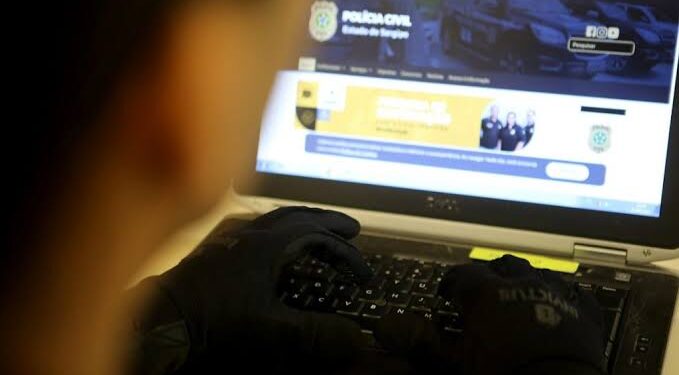 Polícia Civil faz alerta para cuidados com links falsos que viabilizam práticas criminosas envolvendo hackeamento de celulares e golpes na internet