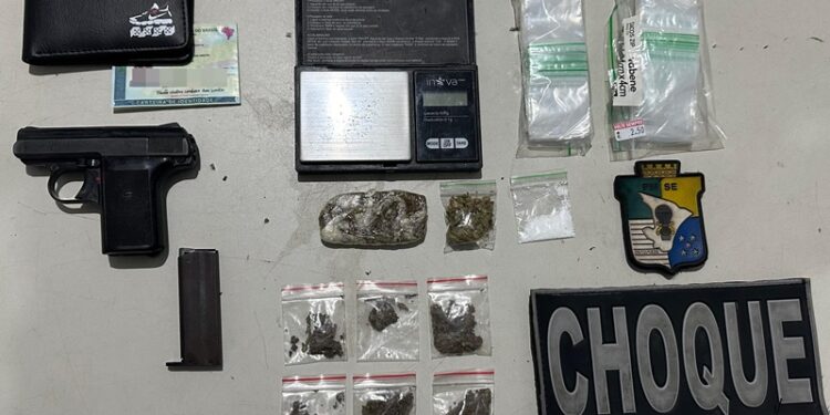 PM prende homem por posse ilegal de arma de fogo no Bairro Rosa Elze