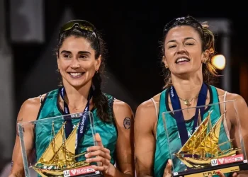Bárbara e Carol anunciam fim da parceria no vôlei de praia após 3 anos