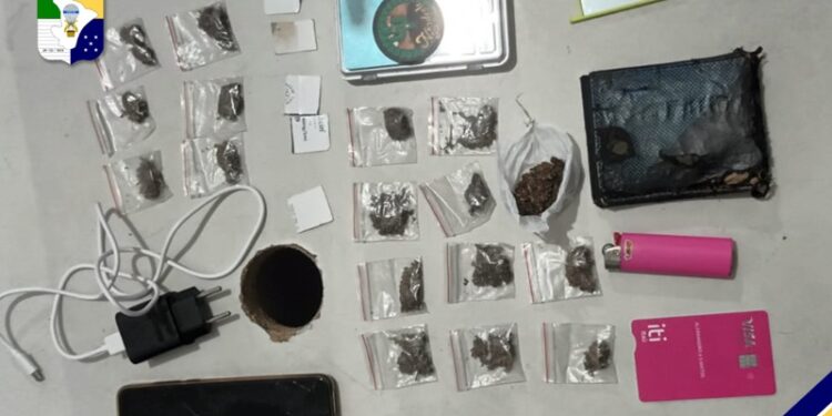 Polícia Militar flagra dois jovens traficando drogas no Conjunto Albano Franco