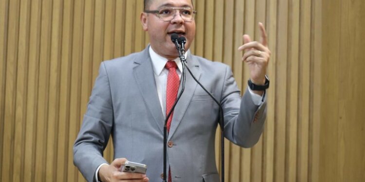 Eduardo Lima questiona superintendente do HU sobre aplicação das emendas impositivas destinadas ao hospital em 2023