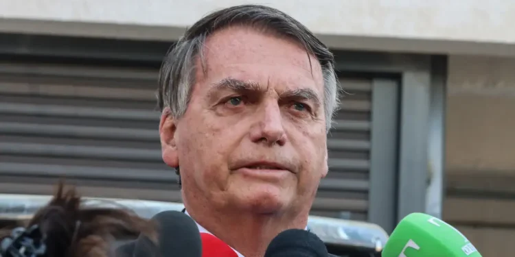 Indiciado, Bolsonaro diz que Moraes “faz tudo o que não diz a lei”