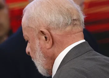 Lula repete exames de imagem da cabeça e quadro é estável