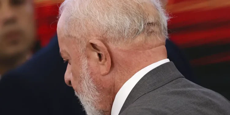 Lula repete exames de imagem da cabeça e quadro é estável