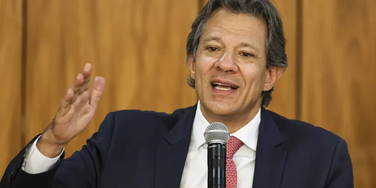 Haddad anuncia isenção de IR para quem ganha até R$ 5 mil