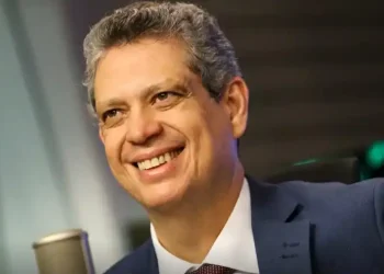Carro da comitiva do ministro Márcio Macêdo é roubado no Rio de Janeiro a caminho do G20