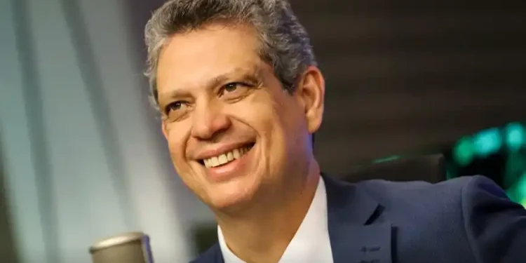 Carro da comitiva do ministro Márcio Macêdo é roubado no Rio de Janeiro a caminho do G20