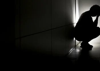 Pobreza eleva em 3 vezes risco de surgimento de ansiedade e depressão