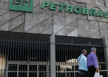 Petrobras aprova pagamento de R$ 20 bilhões aos acionistas