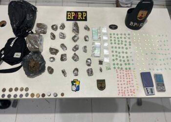 PM fecha ponto de tráfico de drogas em Aracaju