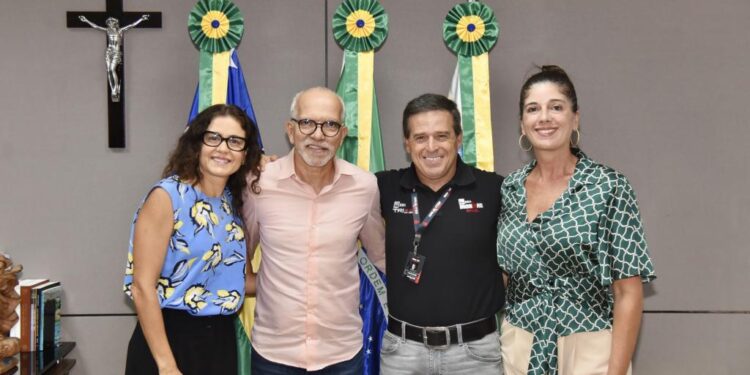 Prefeito Edvaldo recepciona CEO do IronMan para tratar sobre os últimos detalhes do evento