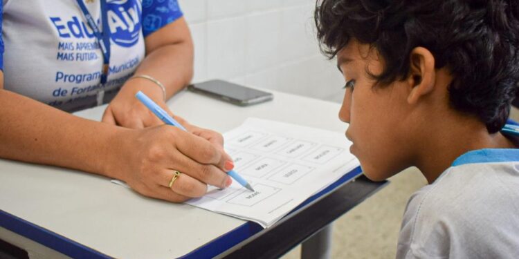 Aracaju conquista selo ouro pelo Compromisso Nacional Criança Alfabetizada