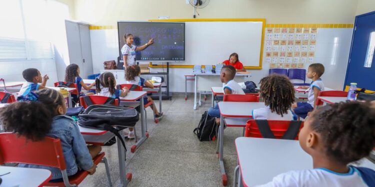 Prefeitura de Aracaju inicia fase de renovação de matrícula para alunos da rede municipal