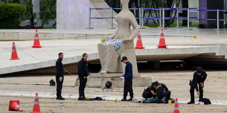 Sede do Supremo volta a ser cercada por grades após atentado