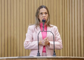 Sheyla Galba denuncia demora para procedimentos na pediatria