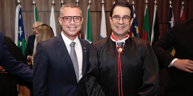Governador acompanha posse do novo procurador-geral de Justiça do MPSE