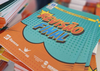 Distribuição de material pedagógico e calendário de atividades ampliam conhecimento dos alunos para o Enem