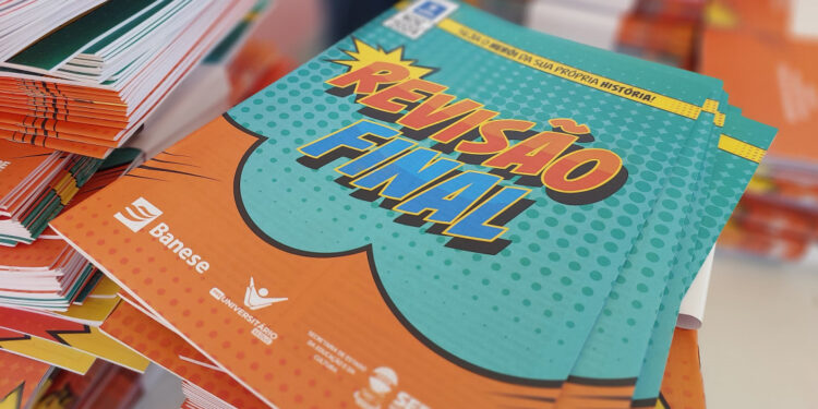 Distribuição de material pedagógico e calendário de atividades ampliam conhecimento dos alunos para o Enem