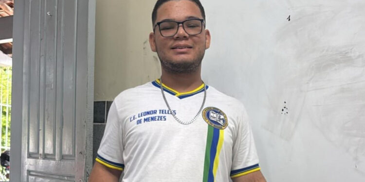 Aluno do Colégio Estadual Leonor Teles de Menezes conquista medalha de prata na Olimpíada Nacional de Astronomia Digital