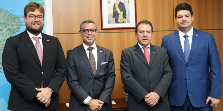 Governador discute avanços no Programa Primeiro Emprego com o ministro do Trabalho