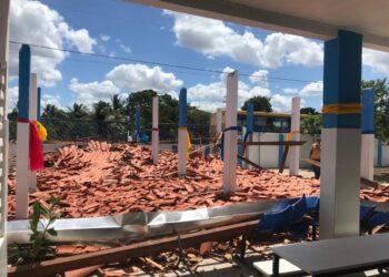 Telhado de escola municipal desaba em Boquim; ninguém se feriu