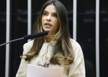 Yandra retorna à Câmara com discurso de gratidão e compromisso