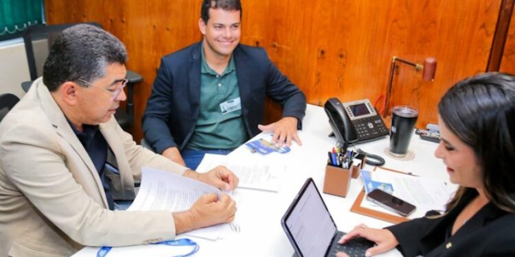 Yandra Moura reforça compromisso com o municipalismo em audiências com prefeitos eleitos