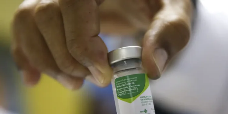 Infogripe aponta tendência de queda da SRAG na maior parte do país