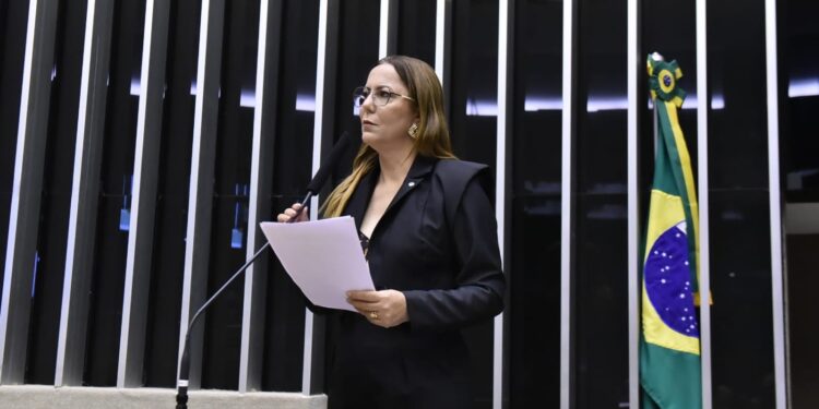 Cadastro de pedófilos: Delegada Katarina tem relatoria aprovada