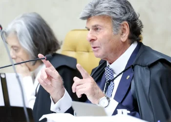 Fux vota no STF pela responsabilização das redes sociais por conteúdos