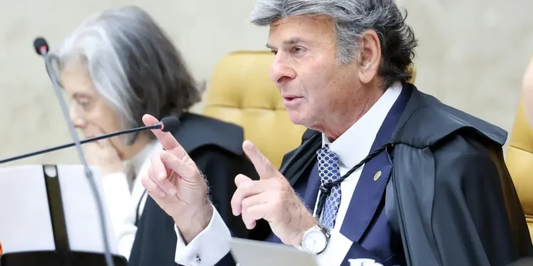 Fux vota no STF pela responsabilização das redes sociais por conteúdos