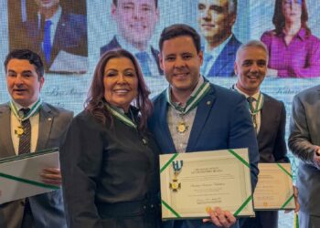 Rodrigo Valadares recebe colar e diploma do Mérito Gumersindo Bessa, a maior honraria do Tribunal de Contas de Sergipe