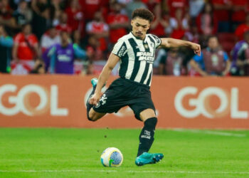 Adryelson deixa o Botafogo e está por detalhes de fechar com outra equipe do futebol brasileiro