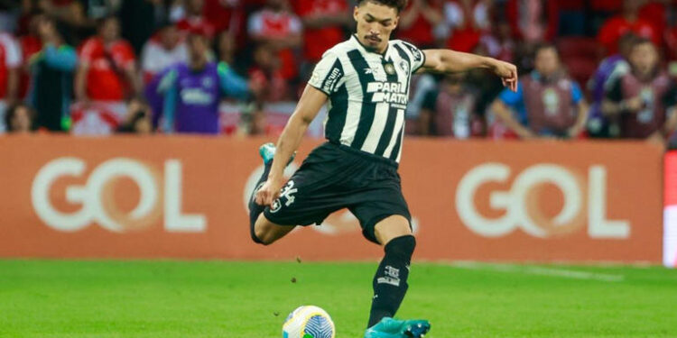 Adryelson deixa o Botafogo e está por detalhes de fechar com outra equipe do futebol brasileiro