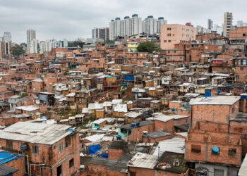 Pobreza no Brasil supera a da Argentina, revela análise