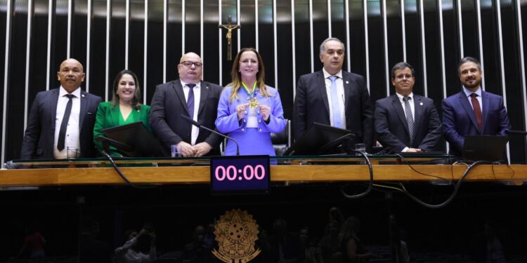 Deputada Delegada Katarina realiza sessão solene em homenagem aos 135 anos da Polícia Civil de Sergipe