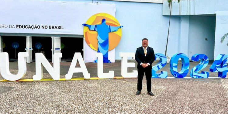 Deputado Kaká Santos participa de conferência que reúne parlamentares de todo o Brasil