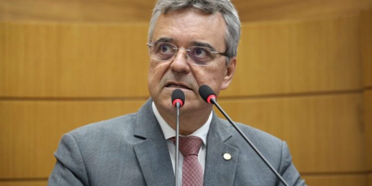 Luciano Pimentel alerta para importância de incluir educação financeira na grade curricular das escolas de Sergipe