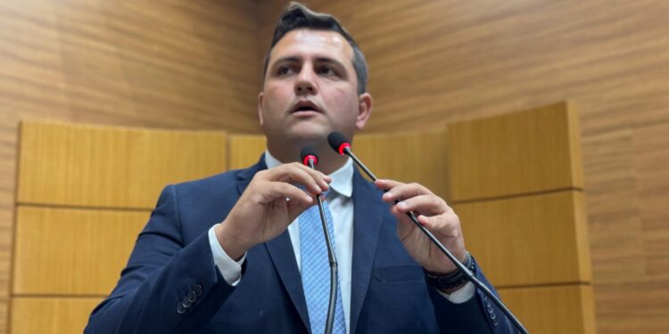 Marcos Oliveira pede maior clareza no andamento de processos judiciais