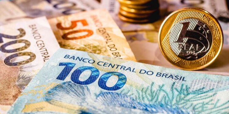Governo federal prepara decreto que aumentará salário mínimo para R$ 1.518 em janeiro