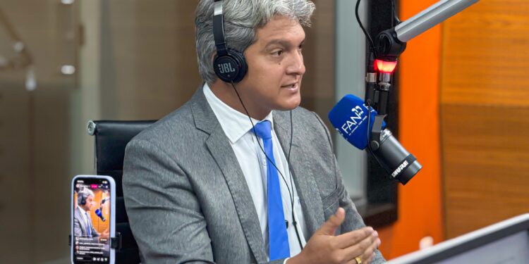 Dr. Samuel anuncia corte de carros oficiais e contenção de gastos para enfrentar dívida milionária em Socorro