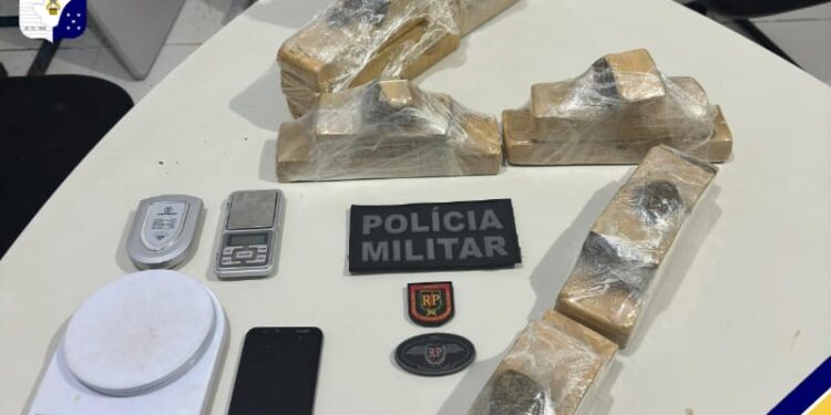 PM prende homem com 8kg de maconha em mochila na Capital